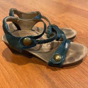Aetrex Velcro sandals